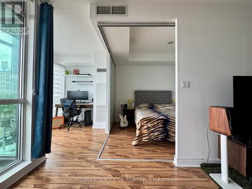 1605 - 1171 Queen Street W, Toronto, ON - Indoor