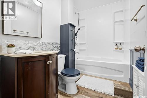 826 Athabasca Street E, Moose Jaw, SK - Indoor Photo Showing Bathroom