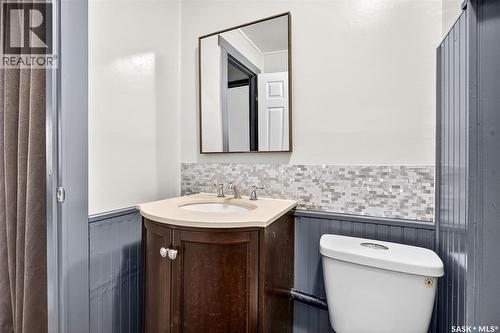826 Athabasca Street E, Moose Jaw, SK - Indoor Photo Showing Bathroom