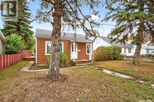 826 Athabasca Street E, Moose Jaw, SK - Outdoor
