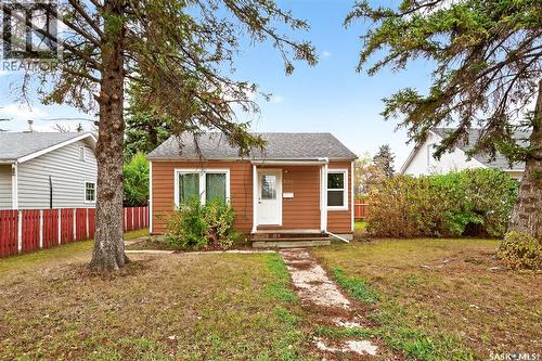 826 Athabasca Street E, Moose Jaw, SK - Outdoor