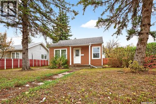 826 Athabasca Street E, Moose Jaw, SK - Outdoor