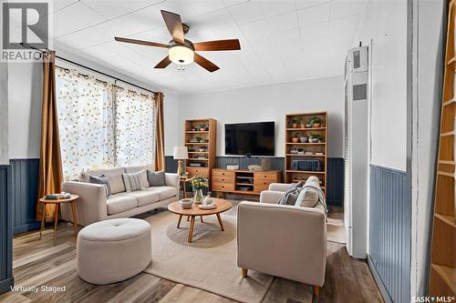826 Athabasca Street E, Moose Jaw, SK - Indoor Photo Showing Living Room