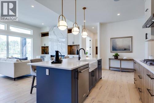 913 Carnoustie Drive Lot# 12, Kelowna, BC - Indoor Photo Showing Kitchen With Upgraded Kitchen