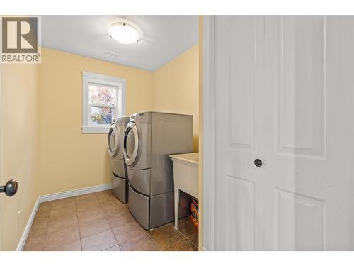 6785 Foothills Drive, Vernon, BC - Indoor Photo Showing Laundry Room