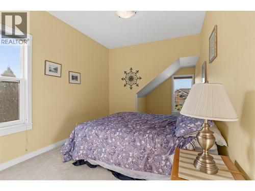 6785 Foothills Drive, Vernon, BC - Indoor Photo Showing Bedroom