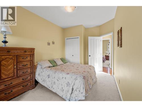 6785 Foothills Drive, Vernon, BC - Indoor Photo Showing Bedroom
