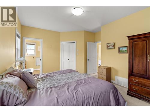 6785 Foothills Drive, Vernon, BC - Indoor Photo Showing Bedroom