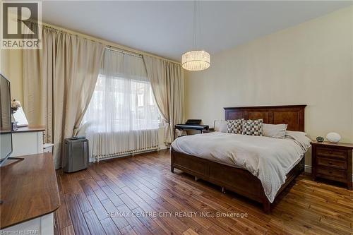 211 Main Street, Glencoe, ON - Indoor Photo Showing Bedroom