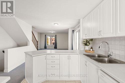 662B Chapman Mills Drive, Ottawa, ON - Indoor Photo Showing Kitchen With Double Sink
