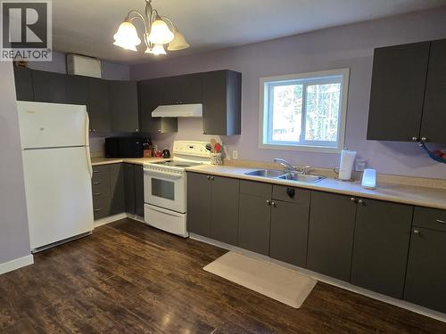 3941 Aird Road, Quesnel, BC - Indoor Photo Showing Kitchen With Double Sink