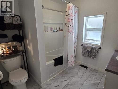 3941 Aird Road, Quesnel, BC - Indoor Photo Showing Bathroom