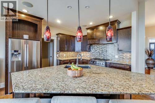 1830 Birkdale Avenue, Kelowna, BC - Indoor Photo Showing Kitchen With Upgraded Kitchen