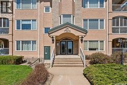 105 240 Athabasca STREET E  Moose Jaw, SK S6H 0L5