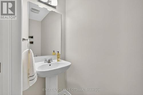 827 Kiniw Private Se, Ottawa, ON - Indoor Photo Showing Bathroom