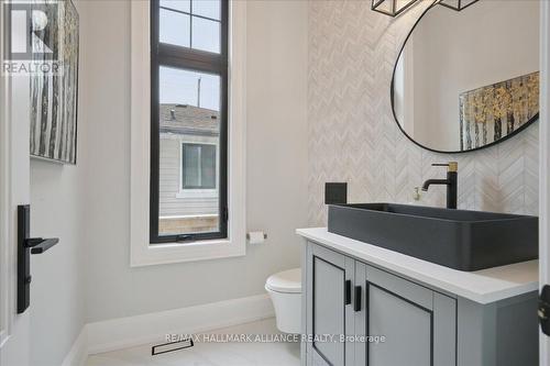 1225 Baldwin Drive, Oakville, ON - Indoor Photo Showing Bathroom