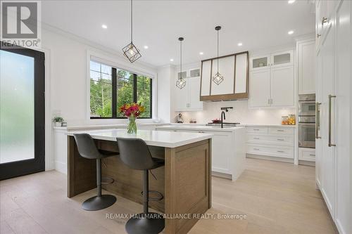 1225 Baldwin Drive, Oakville, ON - Indoor Photo Showing Kitchen With Upgraded Kitchen
