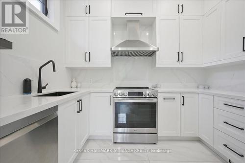 1225 Baldwin Drive, Oakville, ON - Indoor Photo Showing Kitchen