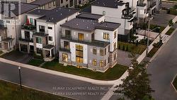 4 SUNROW GATE  Hamilton, ON L8E 5C1