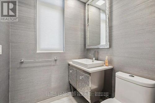 4 Sunrow Gate, Hamilton, ON - Indoor Photo Showing Bathroom