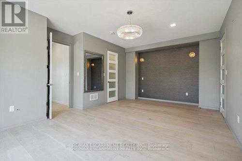 4 Sunrow Gate, Hamilton, ON - Indoor Photo Showing Other Room