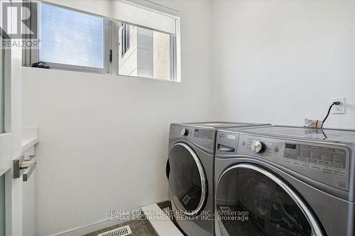 4 Sunrow Gate, Hamilton, ON - Indoor Photo Showing Laundry Room
