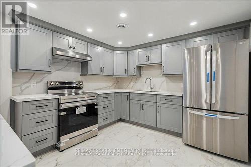 4 Sunrow Gate, Hamilton, ON - Indoor Photo Showing Kitchen With Stainless Steel Kitchen With Upgraded Kitchen
