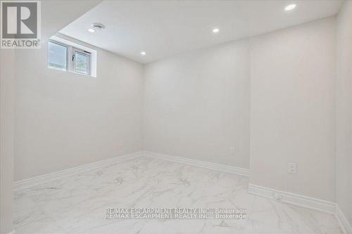 4 Sunrow Gate, Hamilton, ON - Indoor Photo Showing Other Room