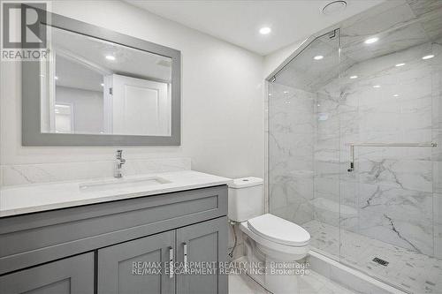 4 Sunrow Gate, Hamilton, ON - Indoor Photo Showing Bathroom