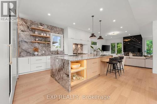 838 Elmwood Street, Georgina, ON - Indoor Photo Showing Kitchen With Upgraded Kitchen