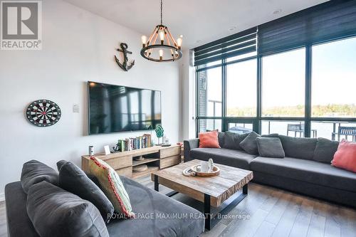 3527 Riva Avenue, Innisfil, ON - Indoor Photo Showing Living Room