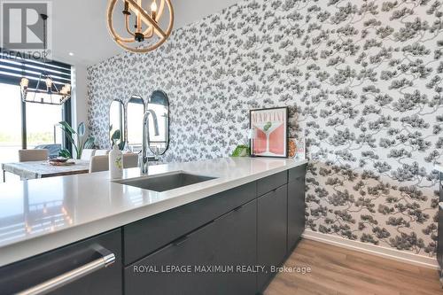 3527 Riva Avenue, Innisfil, ON - Indoor Photo Showing Kitchen