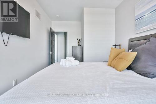 3527 Riva Avenue, Innisfil, ON - Indoor Photo Showing Bedroom