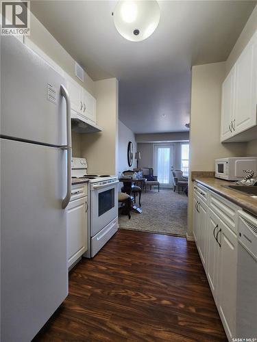 321 680 7Th Avenue E, Melville, SK - Indoor Photo Showing Kitchen