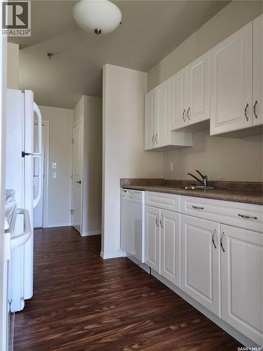 321 680 7Th Avenue E, Melville, SK - Indoor Photo Showing Kitchen