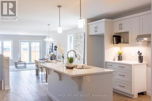144 Styles Drive, St. Thomas, ON - Indoor Photo Showing Kitchen With Upgraded Kitchen