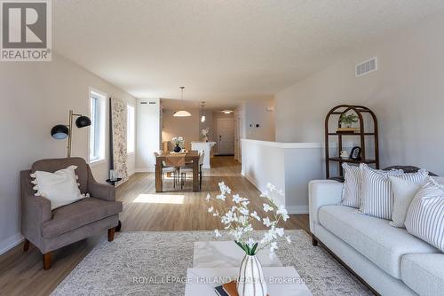 144 Styles Drive, St. Thomas, ON - Indoor Photo Showing Living Room