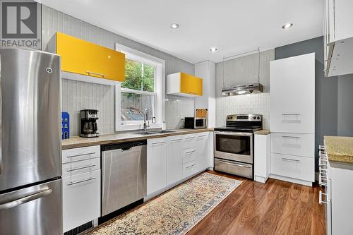 10 Gill Place, St. John'S, NL - Indoor Photo Showing Kitchen With Double Sink