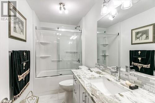 178 Eclipse Court, Sudbury, ON - Indoor Photo Showing Bathroom