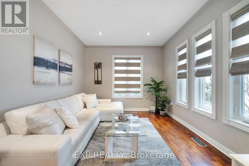 2 Hesham Drive, Whitby, ON - Indoor Photo Showing Living Room