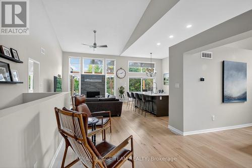 128 Chenoa Way, Ottawa, ON - Indoor