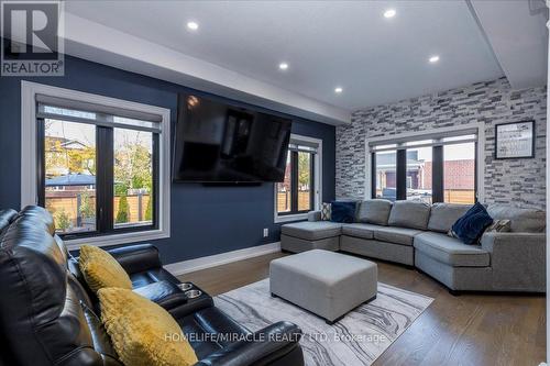 23 Knight Street, New Tecumseth, ON - Indoor Photo Showing Living Room