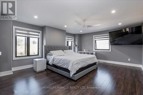 23 Knight Street, New Tecumseth, ON - Indoor Photo Showing Bedroom