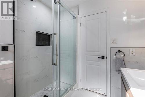 23 Knight Street, New Tecumseth, ON - Indoor Photo Showing Bathroom