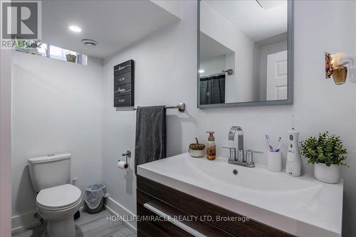 23 Knight Street, New Tecumseth, ON - Indoor Photo Showing Bathroom
