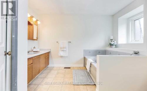 3 Perthshire Court, Hamilton, ON - Indoor Photo Showing Bathroom