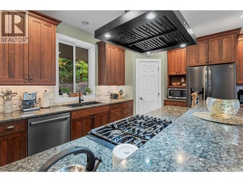1581 20 Street Ne Unit# 14, Salmon Arm, BC - Indoor Photo Showing Kitchen With Double Sink