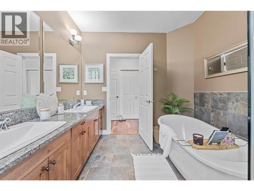 1581 20 Street Ne Unit# 14, Salmon Arm, BC - Indoor Photo Showing Bathroom