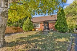 9 ELAINE COURT  Hamilton, ON L8K 3S2