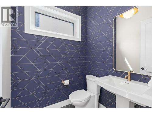 Main level powder bathroom - 4964 Bucktail Lane, Kelowna, BC - Indoor Photo Showing Bathroom